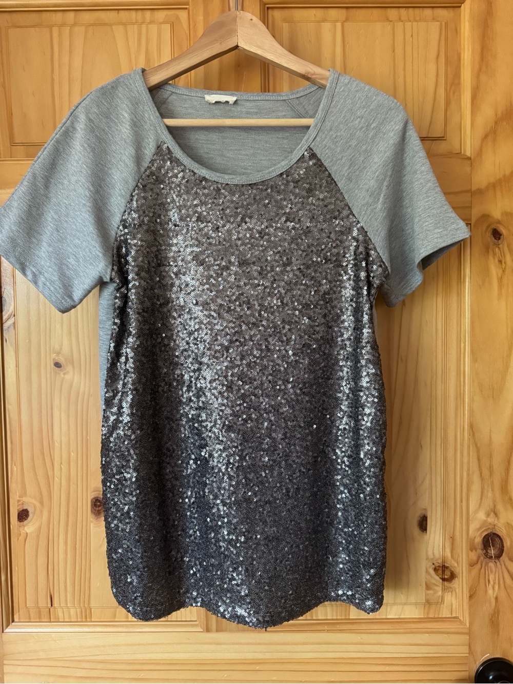 Tobi Sequin Front Short Sleeve Top size medium